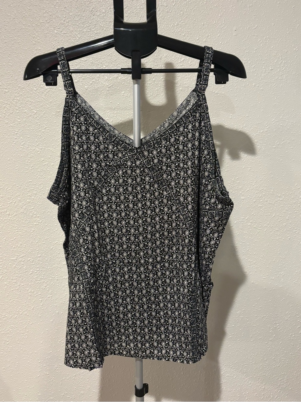 torrid Black and White Printed V-Neck Cami